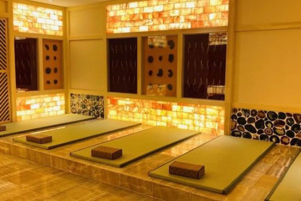 重庆街头按摩男，揭秘地道养生秘诀！